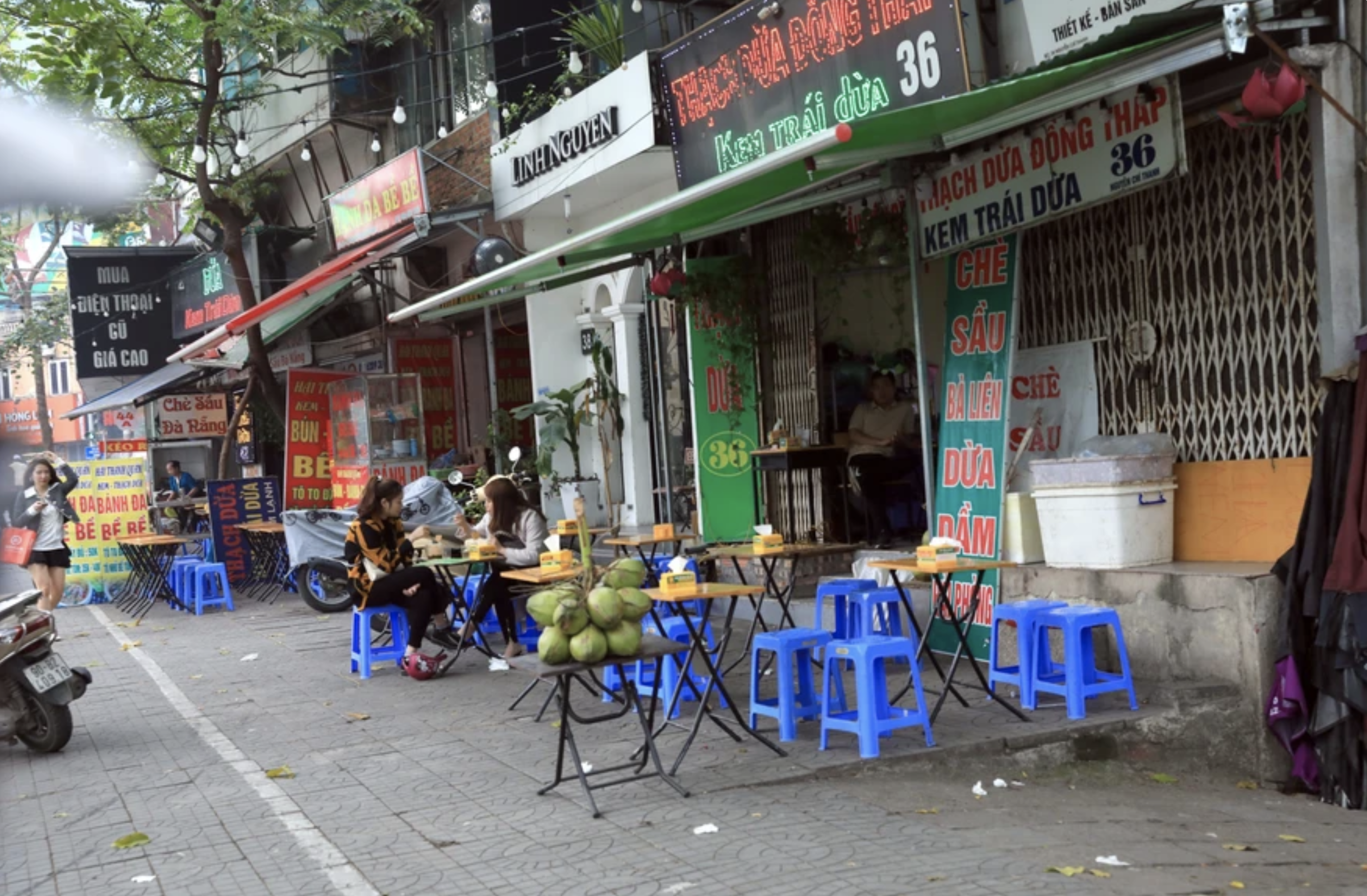 Hà Nội xem xét thu phí vỉa hè trong tháng 12024